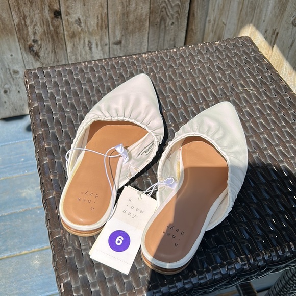 NWT Women’s White Mules Size 6 - Picture 7 of 9